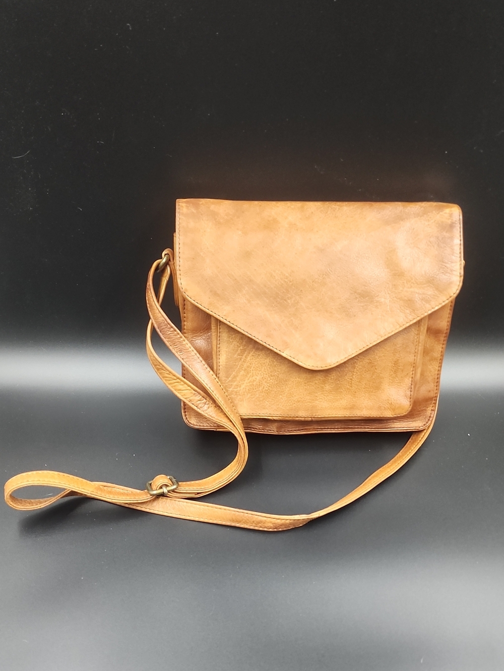Sleek Tan Leather Envelope Crossbody Bag
